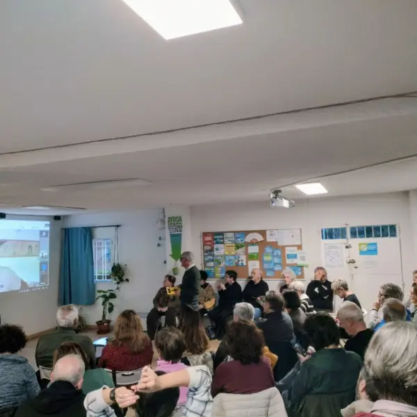 República luminosa. Un acercamiento a la novela con su autor